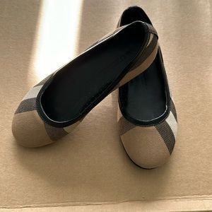 Burberry Girls flats shoes Size 30 eu worn once 12.5